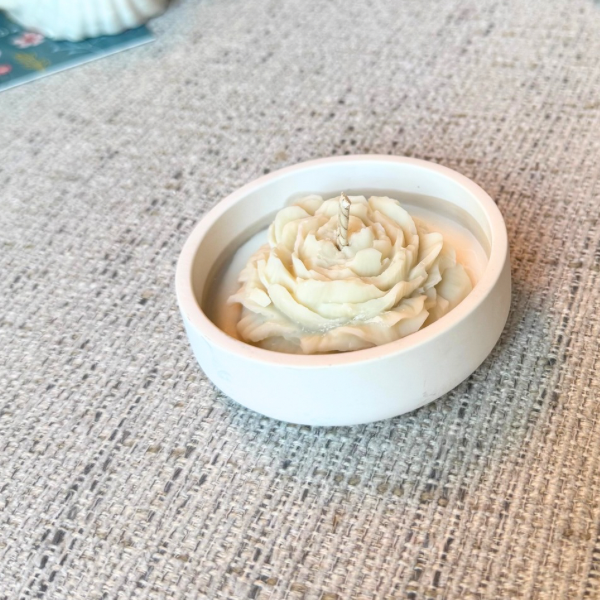 Peony soy candle in minimal holder